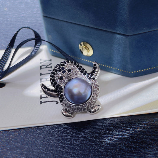 Little Penguin Horse Needle Freshwater Pearl Corsage